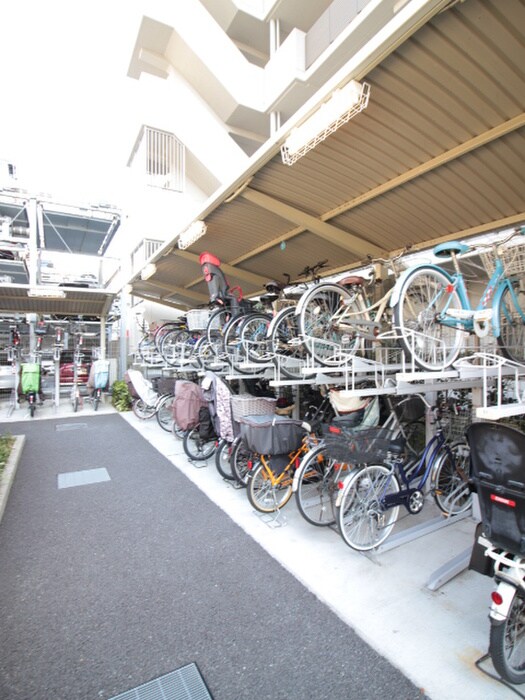 物件外観写真3　(駐車場)