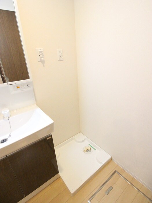 物件内観写真8　(洗濯機置場)