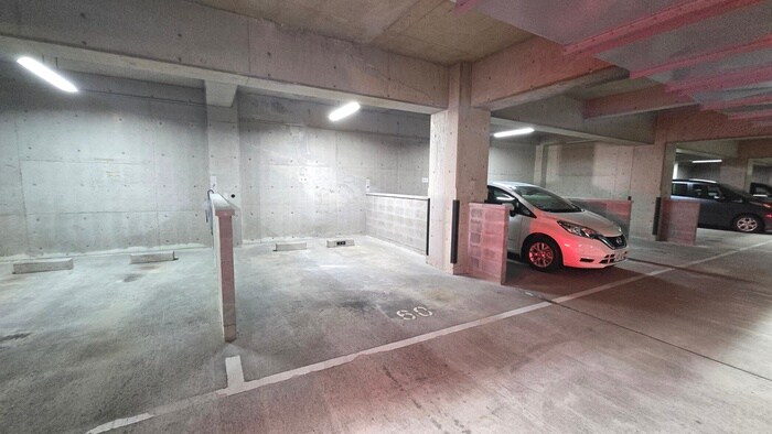 物件外観写真4　(駐車場)