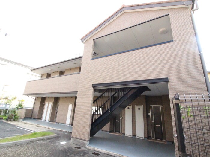 物件外観写真3　(エントランス部分)