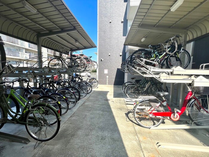 物件外観写真3　(駐輪場)