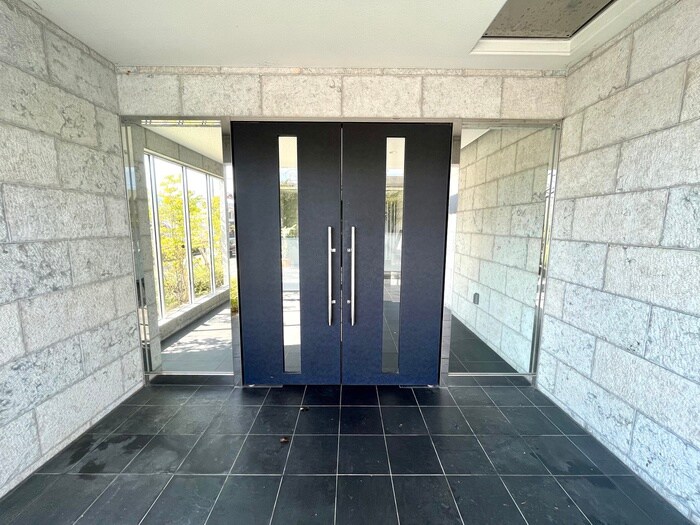 物件外観写真5　(エントランス部分)