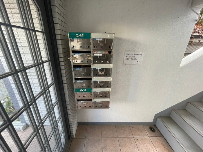 物件外観写真4　(エントランス部分)