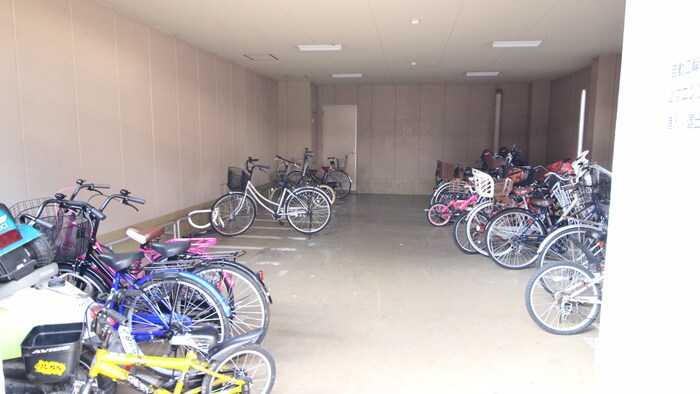 物件外観写真3　(駐輪場)