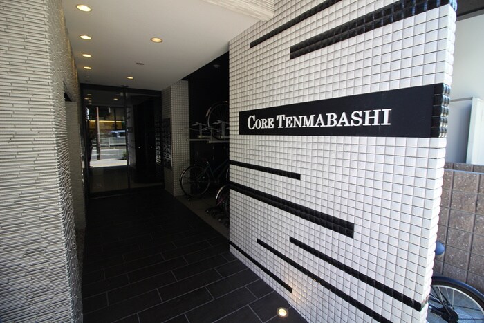 物件外観写真4　(エントランス部分)