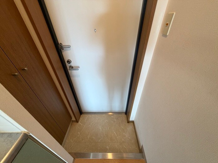 物件内観写真18　(玄関)