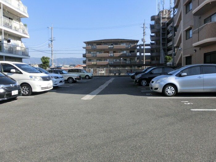 物件外観写真3　(駐車場)
