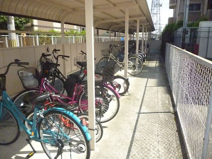 物件外観写真4　(駐輪場)