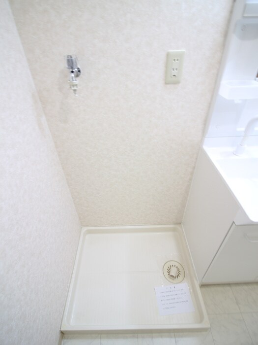 物件内観写真16　(洗濯機置場)