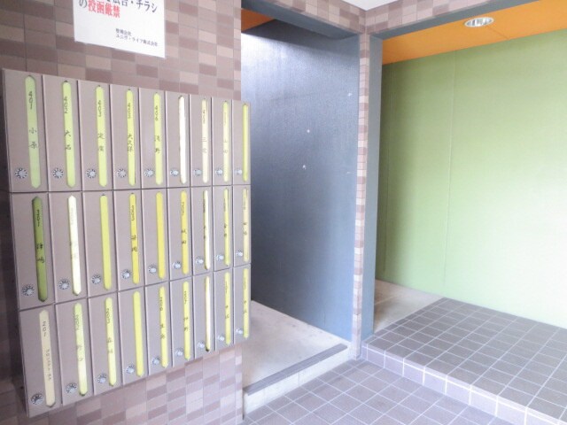 物件外観写真2　(エントランス部分)