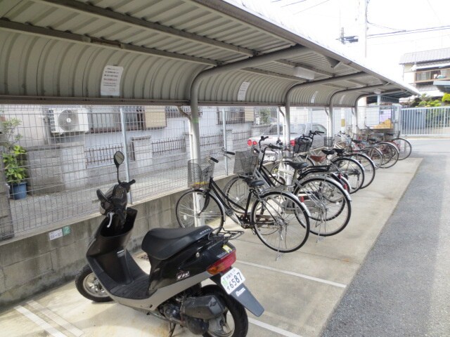 物件外観写真3　(駐輪場)