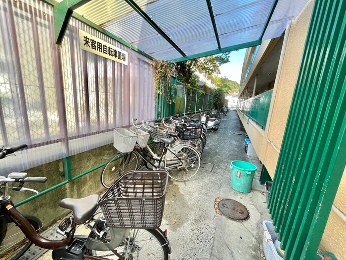 物件外観写真6　(駐輪場)
