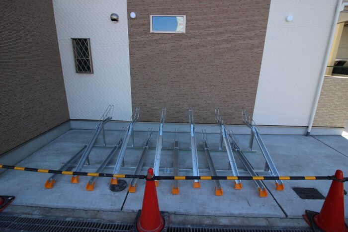 物件外観写真4　(駐輪場)