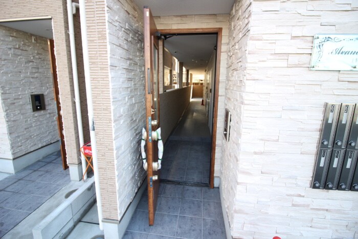 物件外観写真5　(エントランス部分)