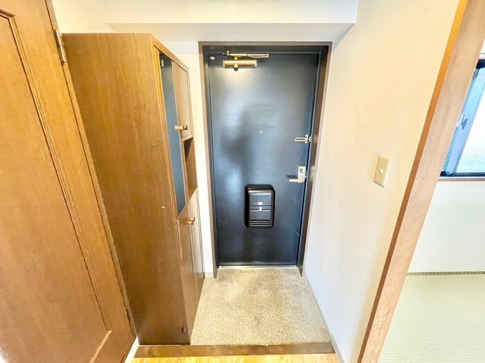 物件内観写真18　(玄関)