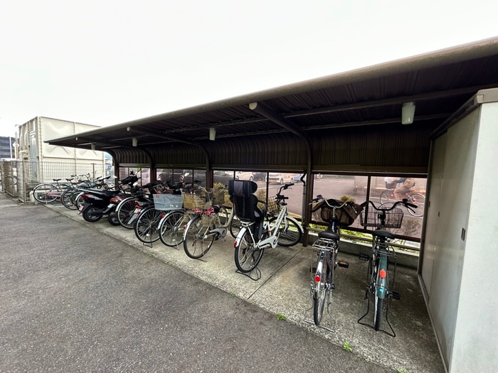物件外観写真3　(駐輪場)