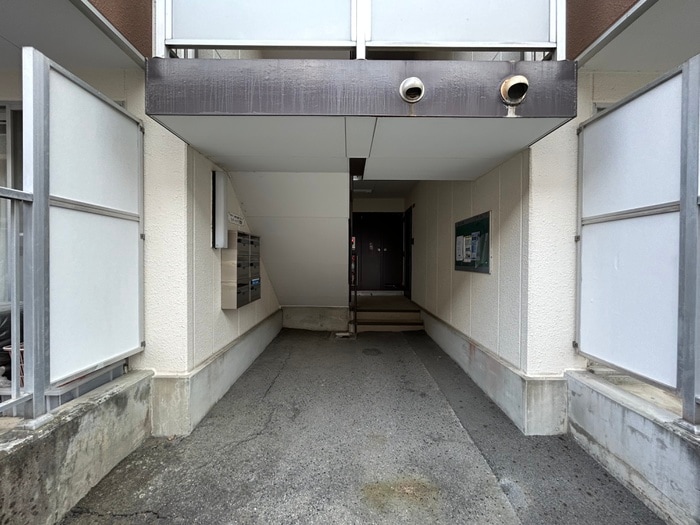 物件外観写真4　(エントランス部分)