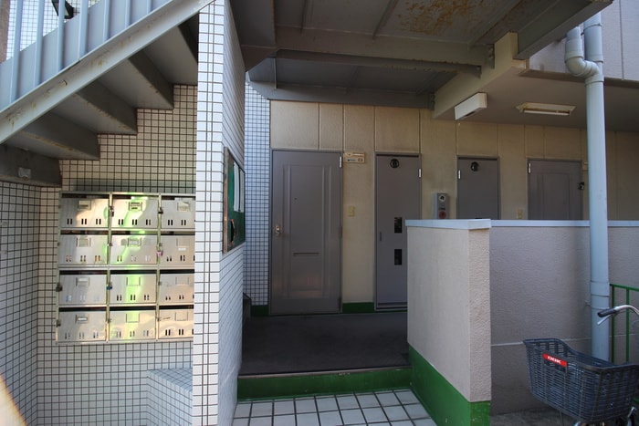 物件外観写真3　(エントランス部分)