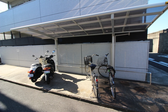 物件外観写真6　(駐輪場)