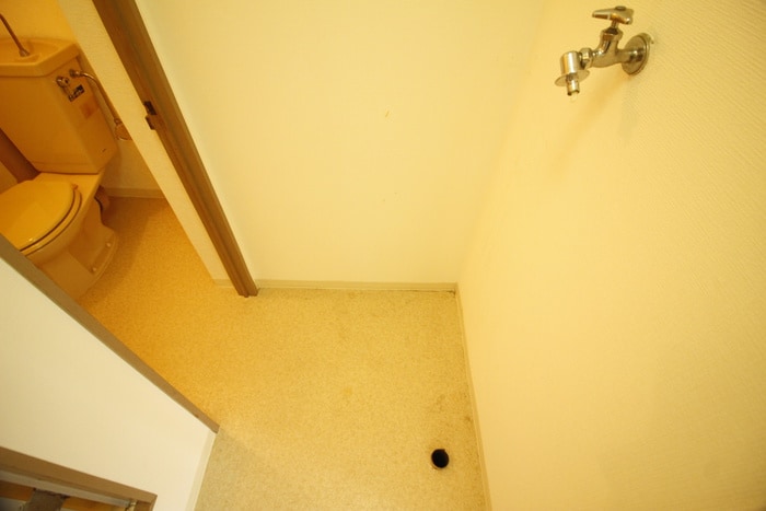 物件内観写真11　(洗濯機置場)