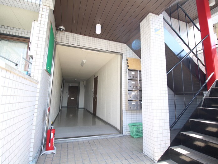 物件外観写真2　(エントランス部分)