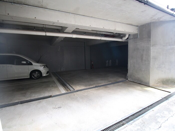 物件外観写真6　(駐車場)