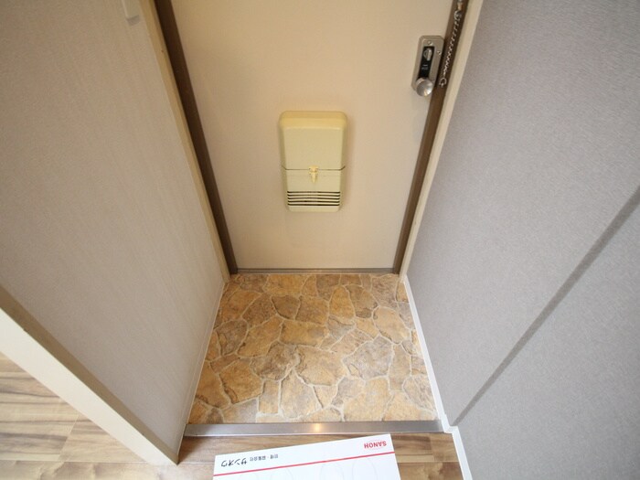 物件内観写真13　(玄関)
