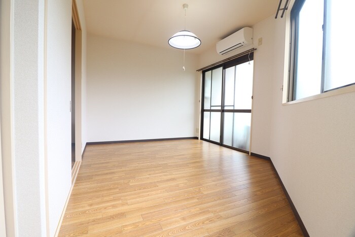 物件内観写真9　(居室)