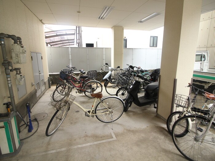 物件外観写真2　(駐輪場)