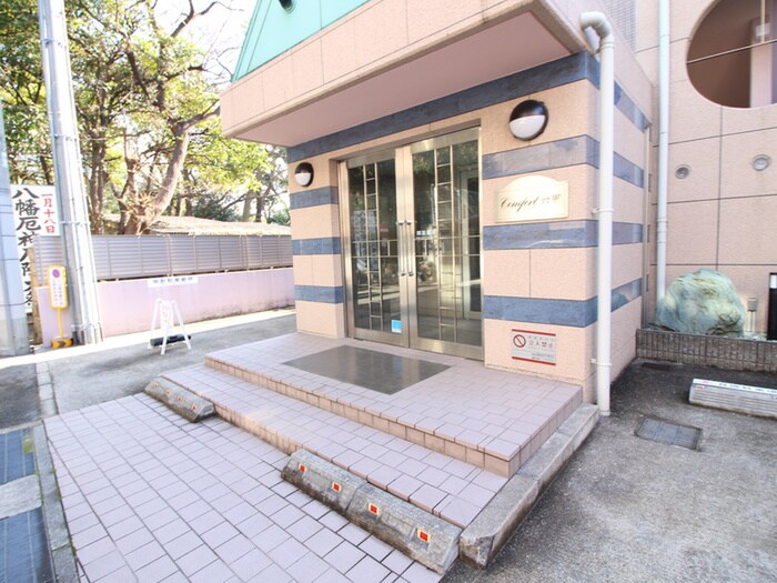 物件外観写真6　(エントランス部分)