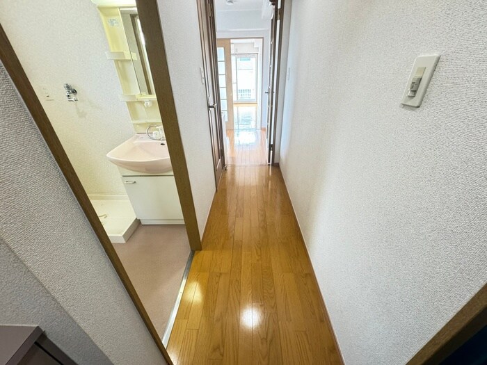 物件内観写真21　(廊下)