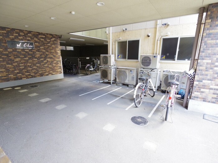 物件外観写真4　(駐輪場)