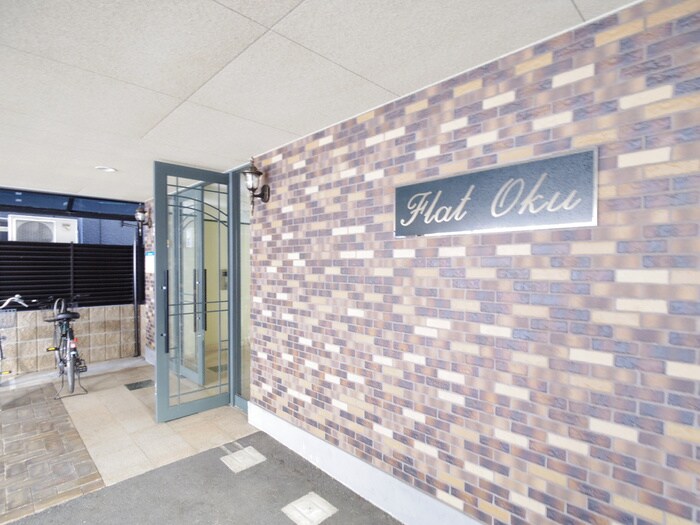 物件外観写真5　(エントランス部分)