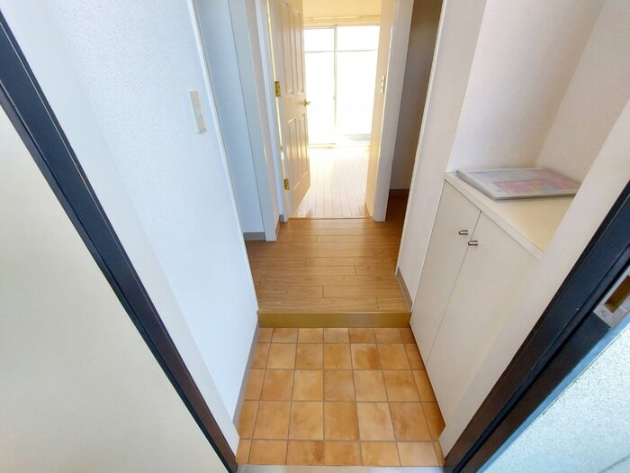 物件内観写真18　(玄関)