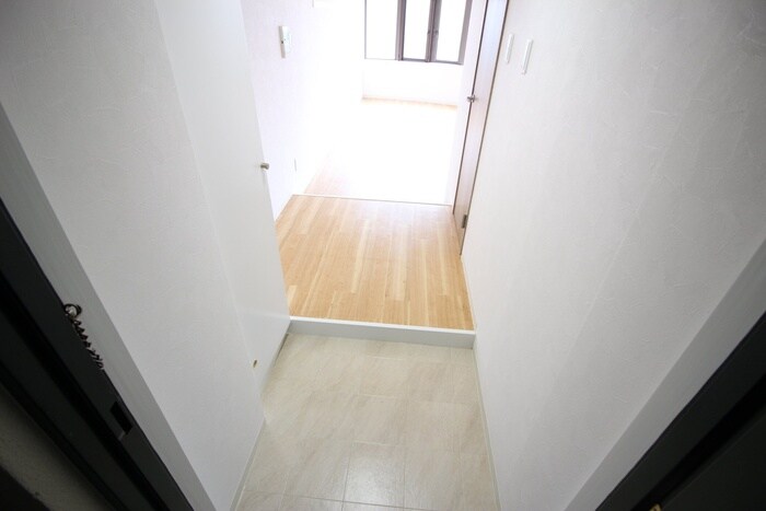 物件内観写真16　(玄関)