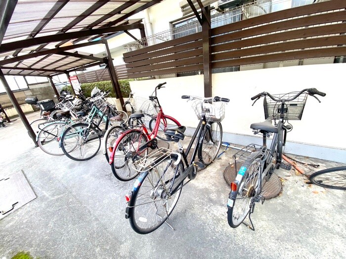 物件外観写真5　(駐輪場)