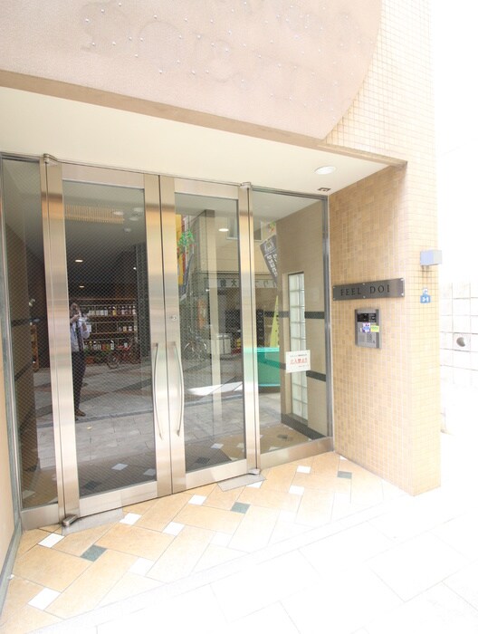 物件外観写真2　(エントランス部分)