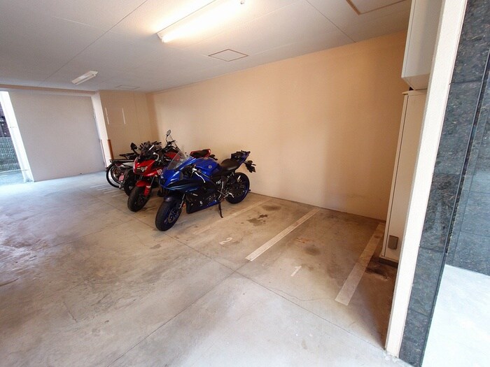 物件外観写真6　(駐輪場)