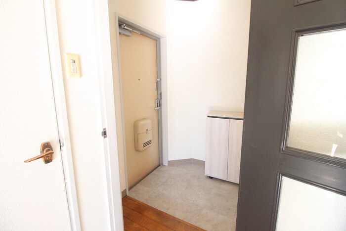 物件内観写真13　(玄関)