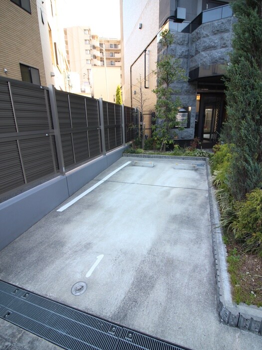 物件外観写真3　(駐車場)