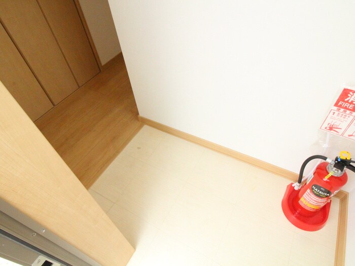 物件内観写真16　(玄関)