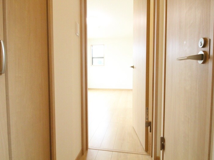 物件内観写真21　(廊下)