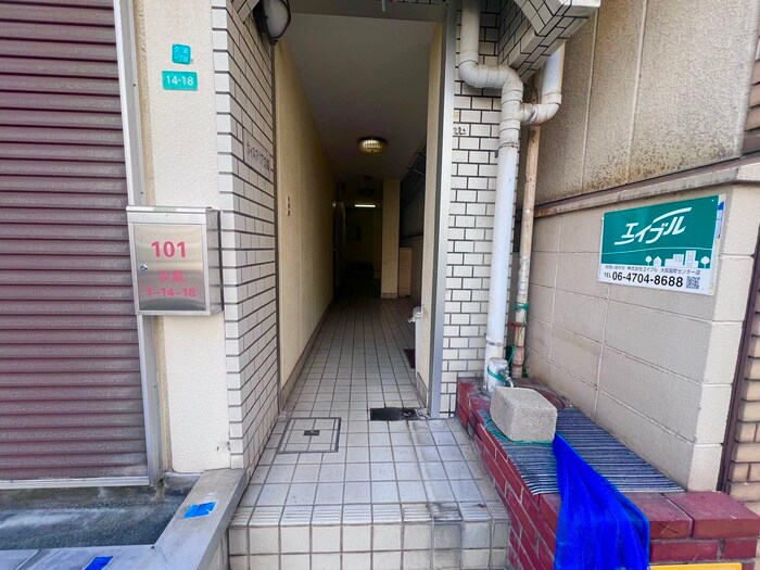 物件外観写真4　(エントランス部分)