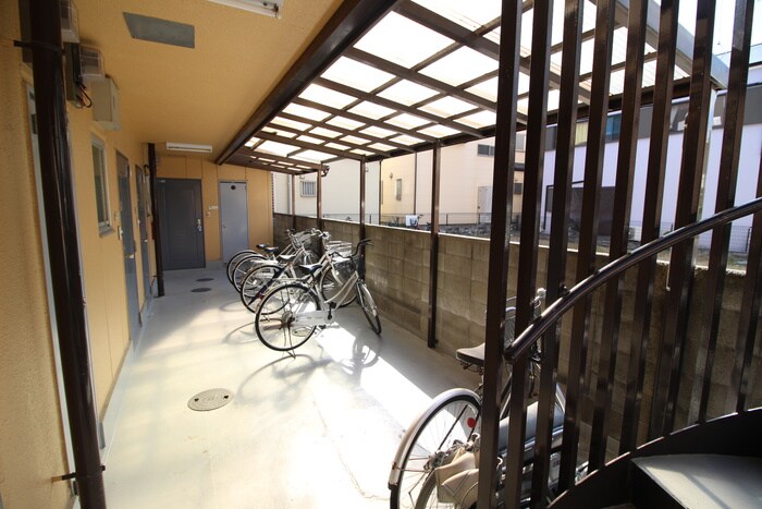 物件外観写真5　(駐輪場)