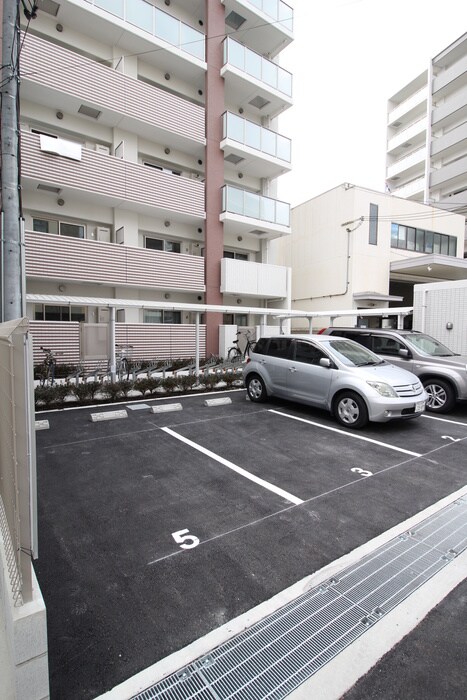 物件外観写真2　(駐車場)