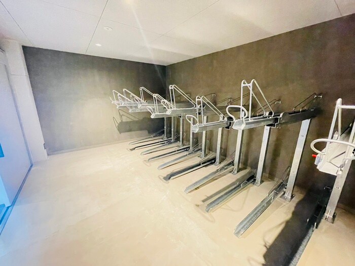 物件外観写真4　(駐輪場)