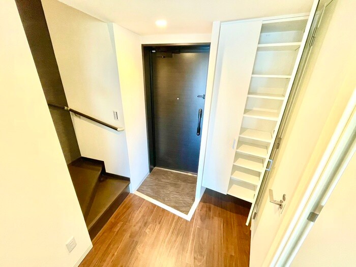 物件内観写真15　(玄関)