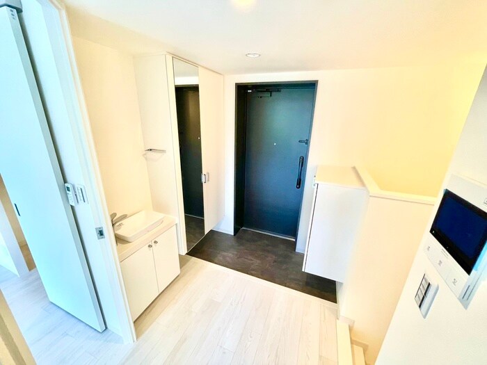 物件内観写真18　(玄関)