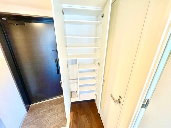 物件内観写真18　(靴箱)