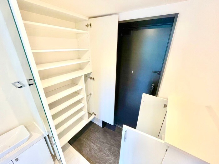 物件内観写真22　(玄関)